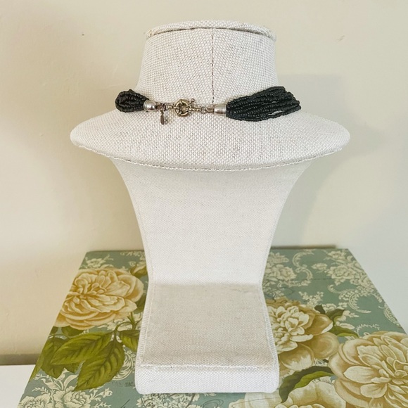 Multi strand Loft duel color bead Necklace - Picture 4 of 6